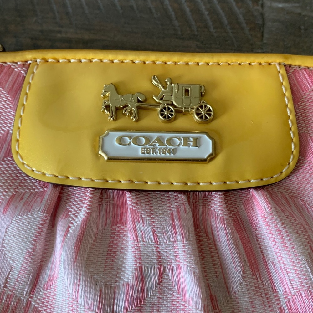 Coach -Wristlet - Picture 4 of 6